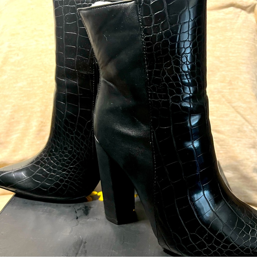 Lulu’s Crocidile Print Karin Boots
